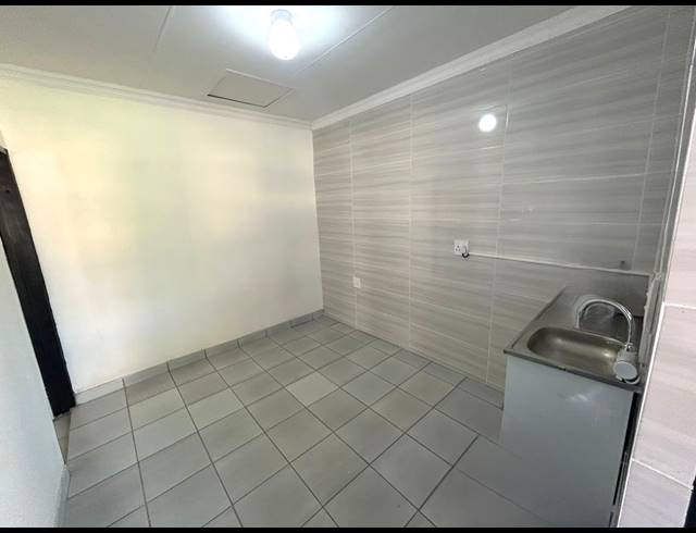 1 BEDROOM FLAT TO LET IN BEDWORTH PARK